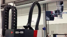 Protección para tubo corrugado e-rib en la máquina de manipulación de Wemo Automation
