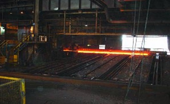 Suministro de energía en la grúa exterior de la acería de Corus Rail