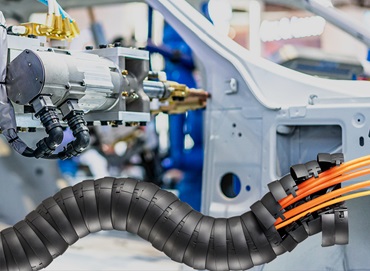 Cadena portacables triflex para robots en la fabricación de automóviles